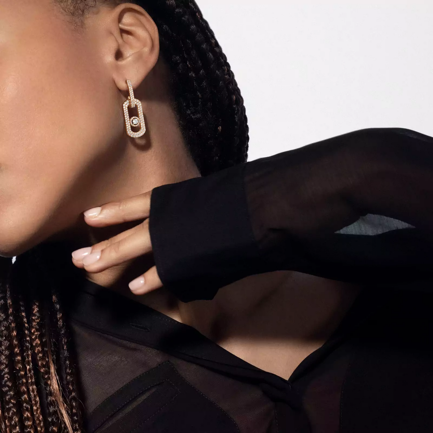 Earrings Move