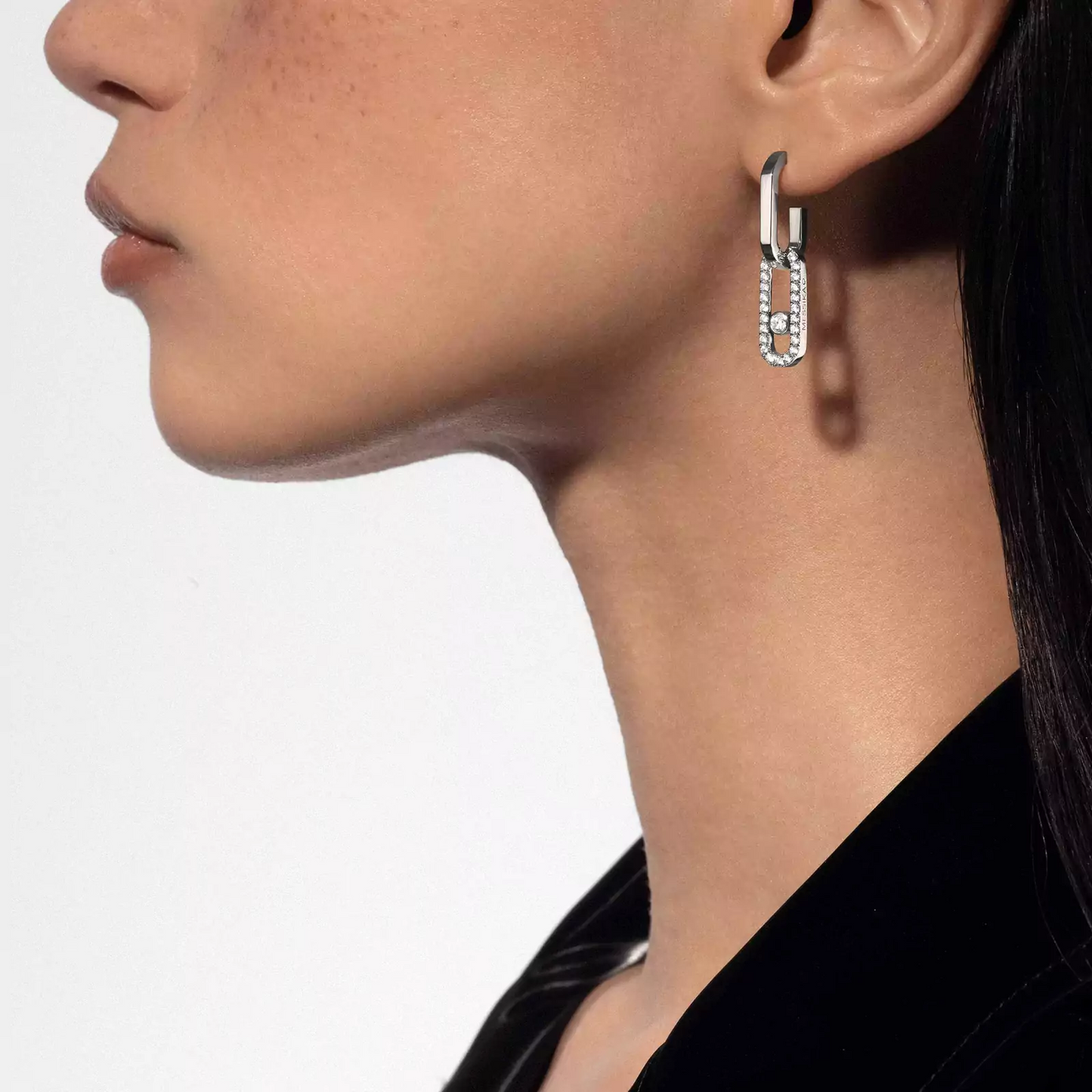 Earrings Move