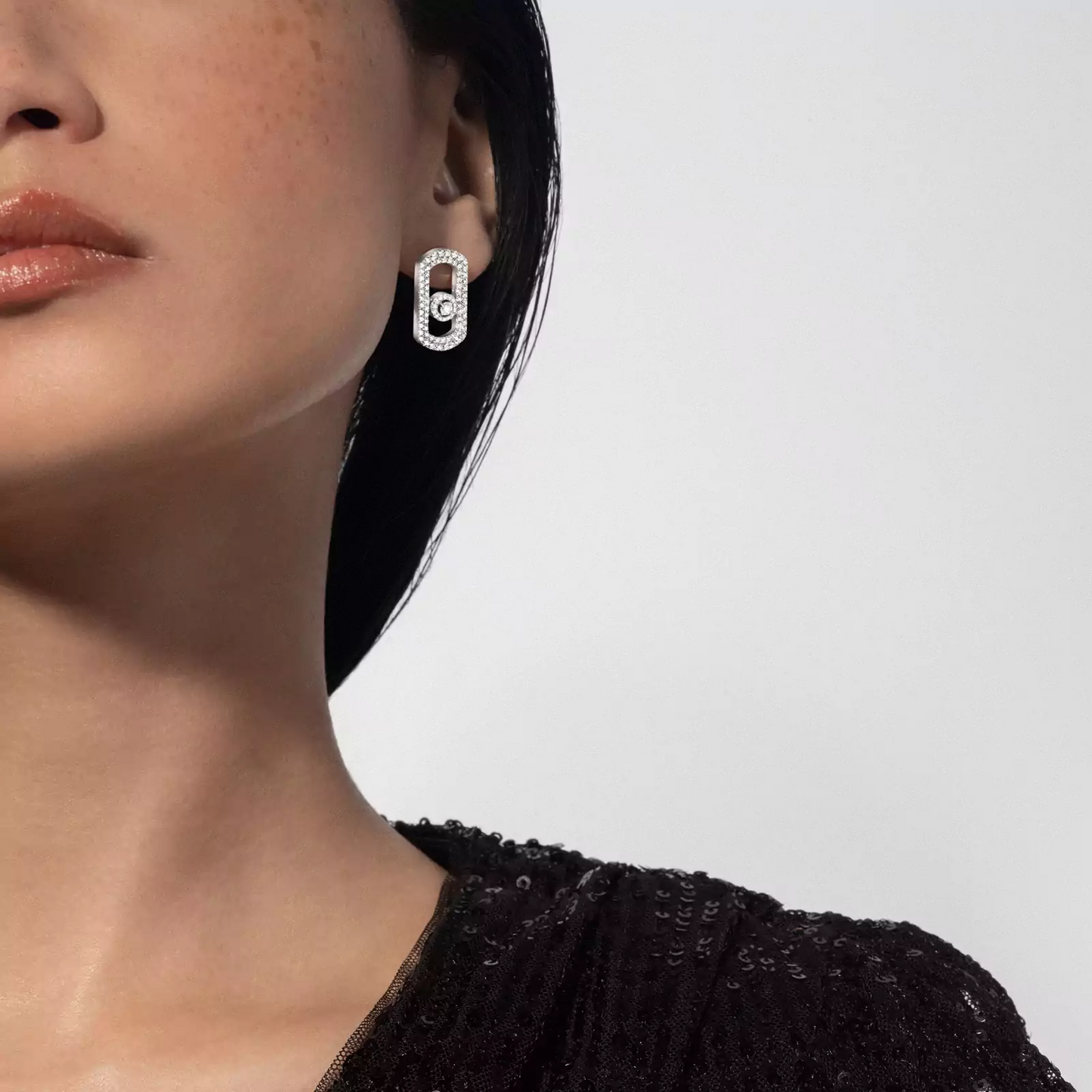 Earrings Move